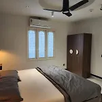 Stylish Comfort Near Airport, Bus And Train