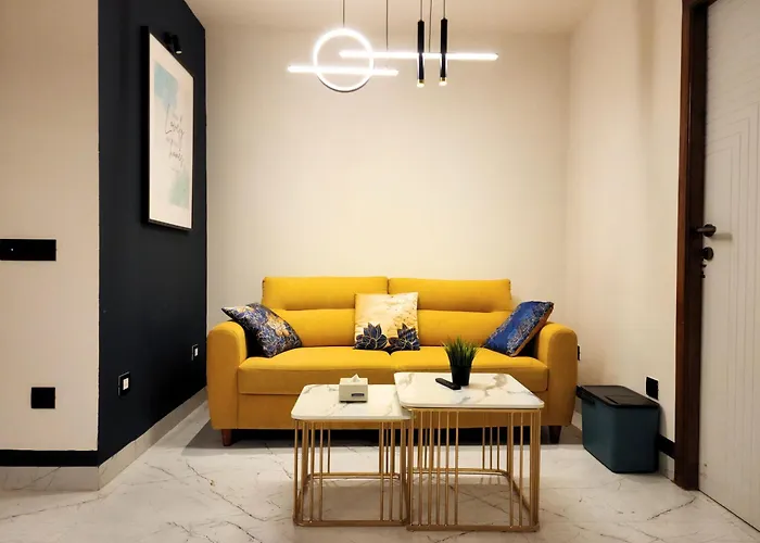 Stylish Comfort Near Airport, Bus And Train